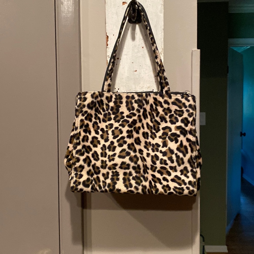Faux leopard purse with black lining & shoulder straps.. Excellent condition.
